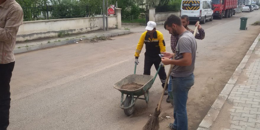 Kars'ta temizlik çalışmaları aralıksız devam ediyor