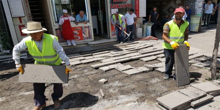 Kazımpaşa Caddesinin kaldırımları yeniliyor