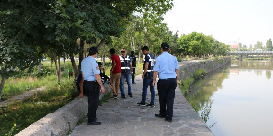 Kars’ta, “Çocuklarımız Güvende-2” asayiş uygulaması