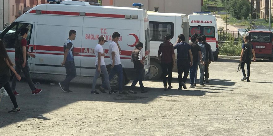 Sarıkamış’ta 21 yabancı uyruklu vatandaş Van’a gönderildi