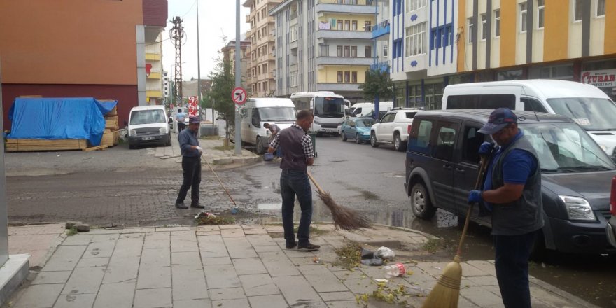 Kars’ta cadde ve sokaklar temizleniyor