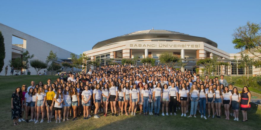 Karslı Öğrenciler Sabancı Üniversitesi'nden Sertifikalarını Aldılar