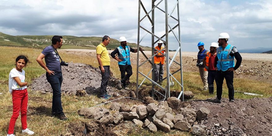 Kars’ta köylerin elektrik hatları yenileniyor