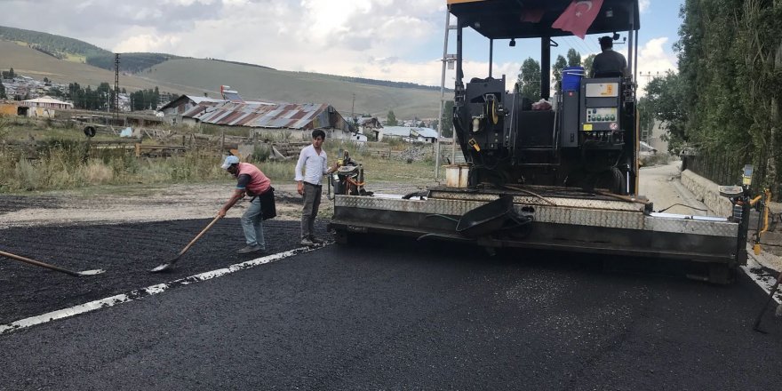 Başkan Toksoy Sanayi’de sıcak asfalt yapımını inceledi