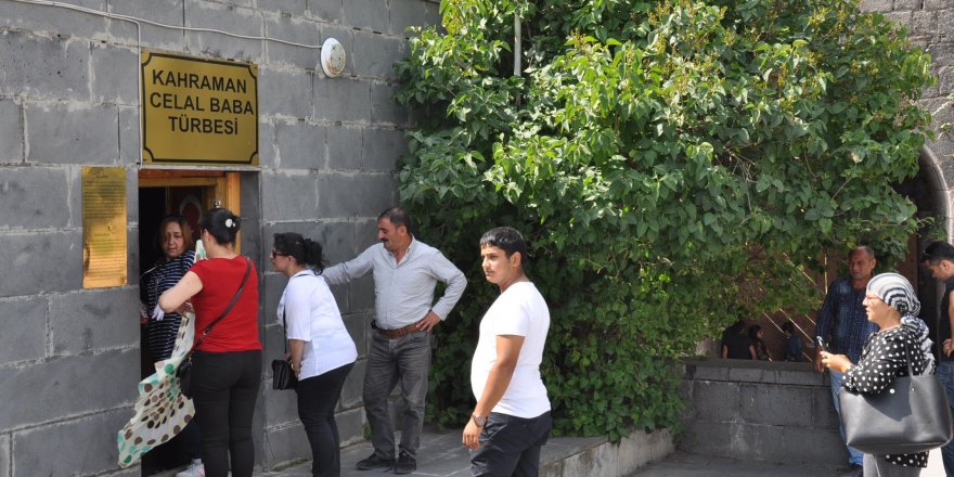 Celal Baba Türbesi'ne ziyaretçi akını