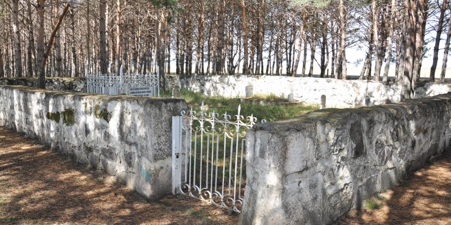 Yüzbaşı Faik Bey’in mezarı Benli Ahmet İstasyonu’nda