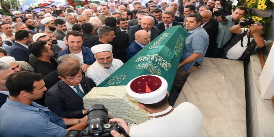 Başkan Çelikbilek’in Annesi Safiye Çelikbilek Dualarla Uğurlandı