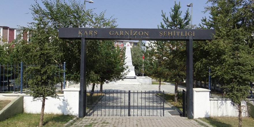 Kars Garnizon Şehitliği sadece törenlerde hatırlanıyor