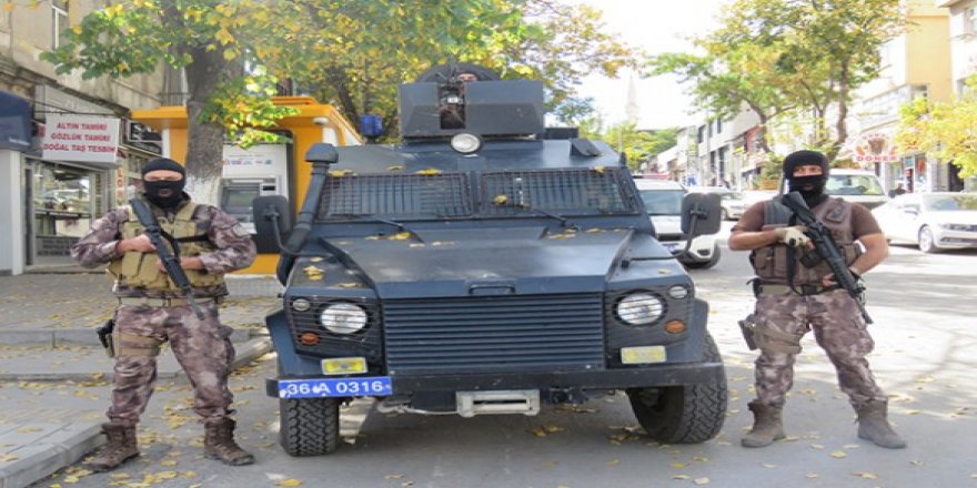 Halkın yoğun bulunduğu yerlerde polis devriye görevine başladı