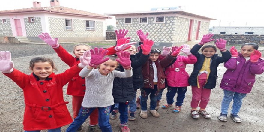 Köy okullarına Atkı, Bere, Eldiven ve Çorap kampanyası