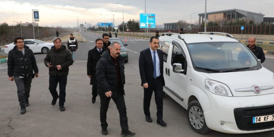 Vali Türker Öksüz, uygulama yapan emniyet güçlerini ziyaret etti