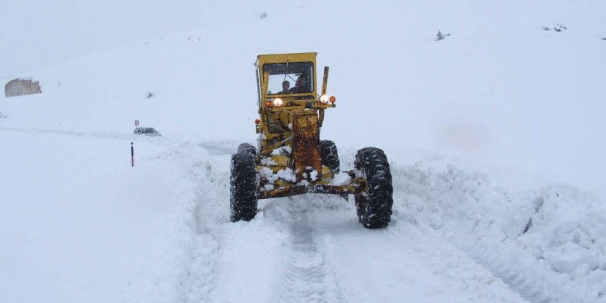 Kars'ta kar ve tipiden 5 köy yolu ulaşıma kapandı