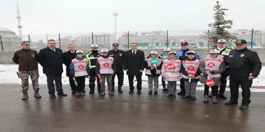 Kars’ta “Trafikte kural bizi hayata bağlar” uygulaması