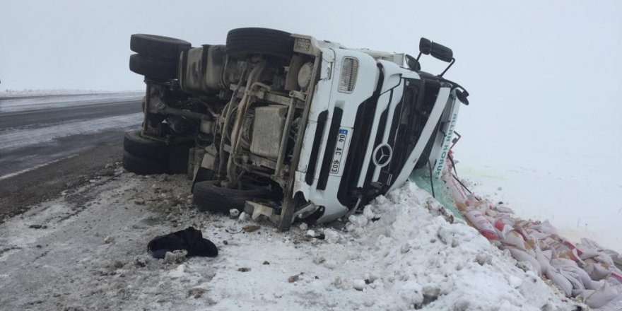 Sarıkamış’ta 2 ayrı trafik kazası: 4 yaralı