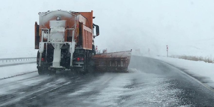Kars’ta 54 köy yolu ulaşıma kapandı
