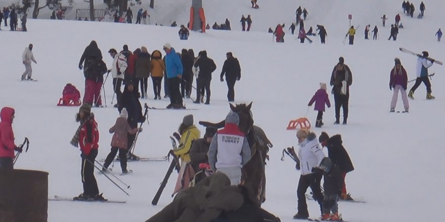 Sarıkamış Kayak Merkezi'nde festival yoğunluğu