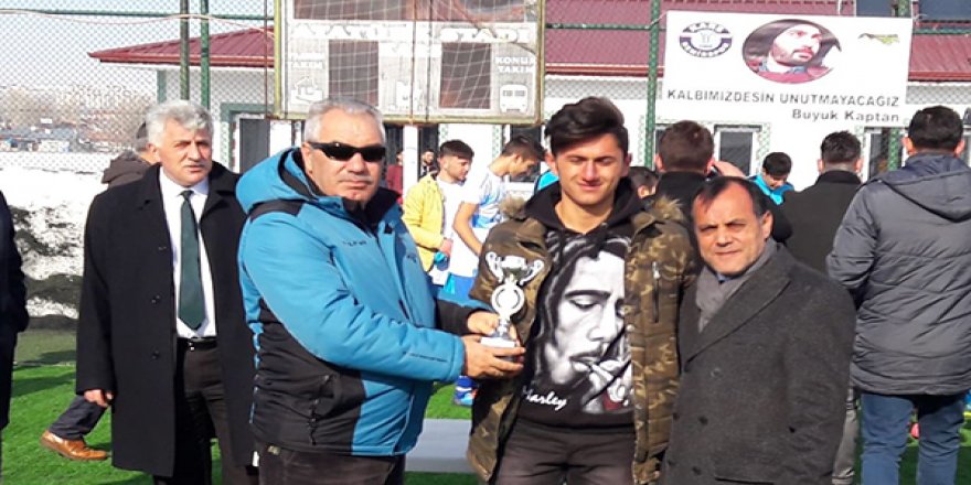 Kars’ta U17 Gençler Şampiyonasının galibi Demirspor oldu