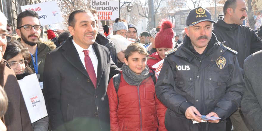 Kars’ta trafikte “"Öncelik Hayatın, Öncelik Yayanın” eylemi