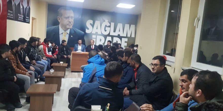 Sarıkamış’ta Ak Gençlik kolları sıvadı