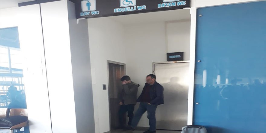 Kars Harakani Hava Limanı’nda tuvalet kuyruğu
