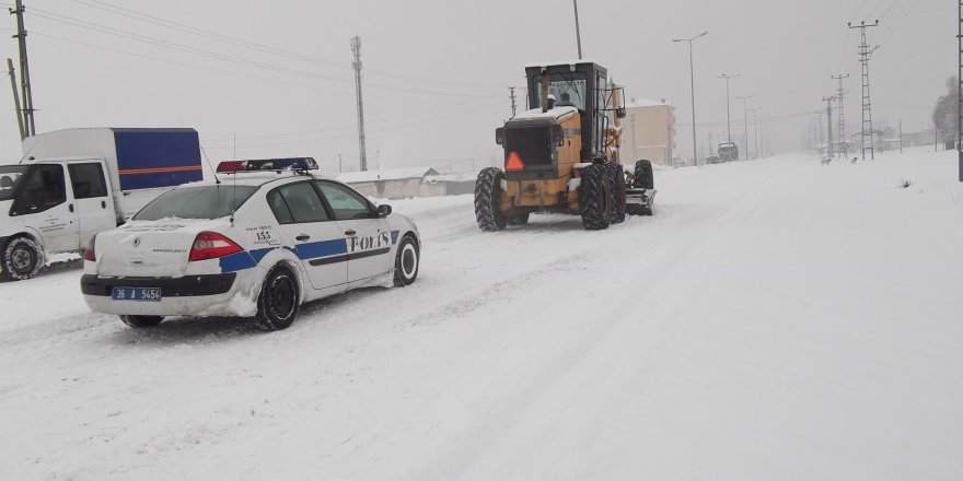 Kars’ta 50 köy yolu ulaşıma kapalı bulunuyor