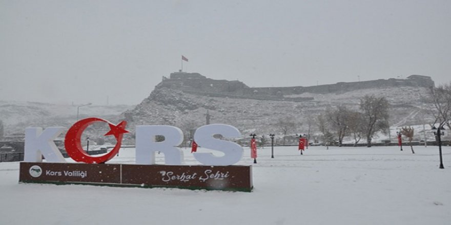 Kars’ta yarım gün kar tatili