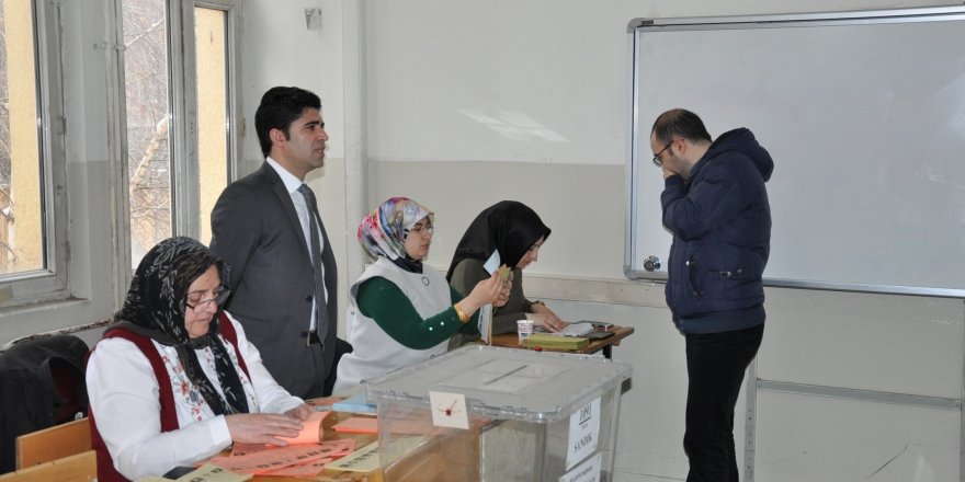 Kars'ta oy kullanma işlemleri başladı 