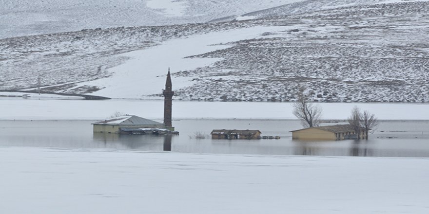 Kars’ta cami sular altında kaldı