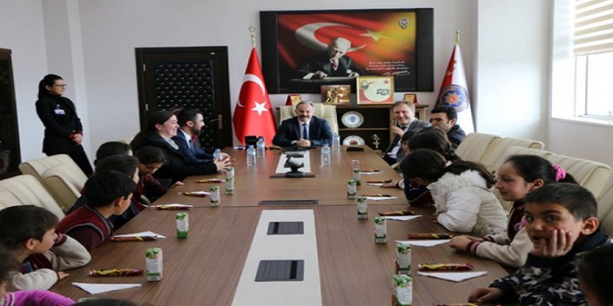 Kümbetli İlköğretim Okulu öğrencileri polis haftasını kutladı