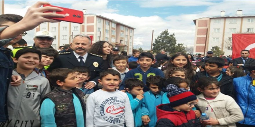 Emniyet Müdürü Ümit Bitirik, polis aileleri ve çocuklarla bir araya geldi