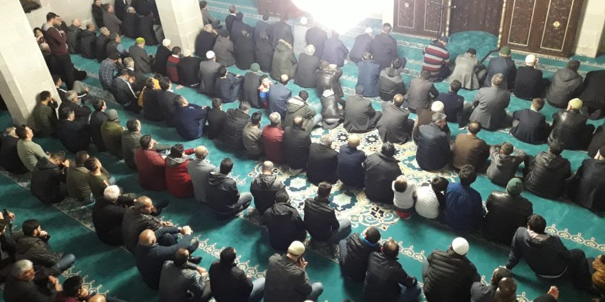 Kars’ta Berat Kandili’nde camiler doldu taştı