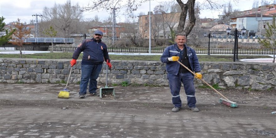 Kars Belediyesi’nden tarihi bölgede bahar temizliği