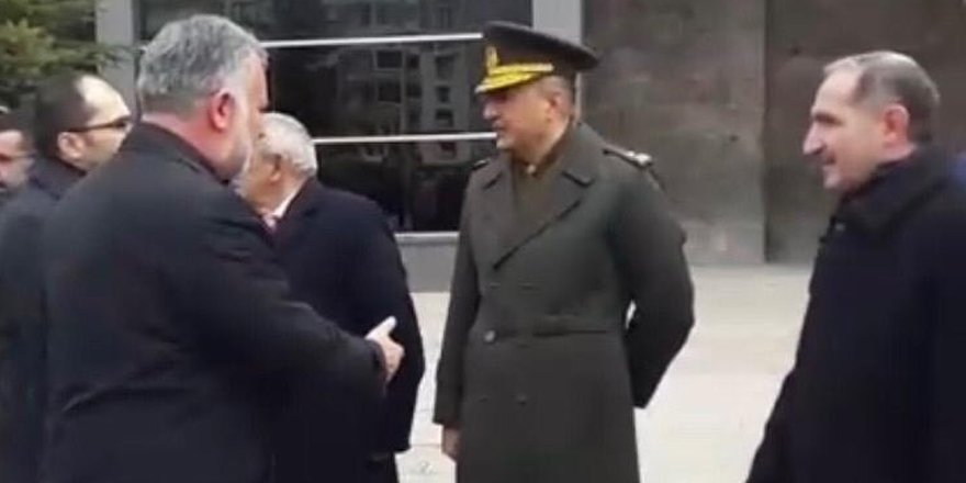 Tuğgeneral Nuhut, HDP'li eş başkanın elini sıkmadı