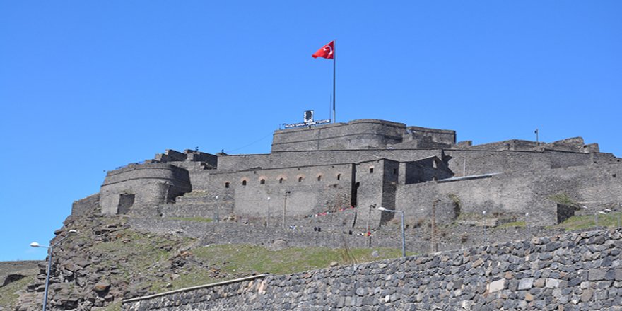 Kars Kalesi ziyaretçi akınına uğruyor