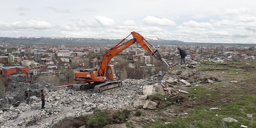 Kars Seyir Tepe yıkıldı