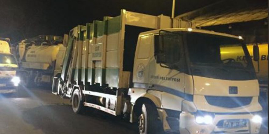 Iğdır Belediyesi'nden gönderilen temizlik araçları Kars'a geldi