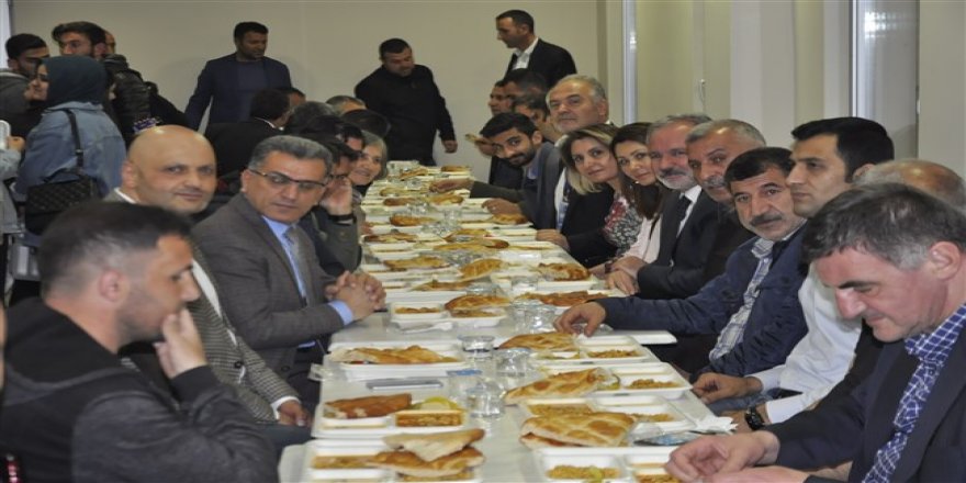 Kars Belediyesi iftar çadırı vatandaşın yüzünü güldürüyor