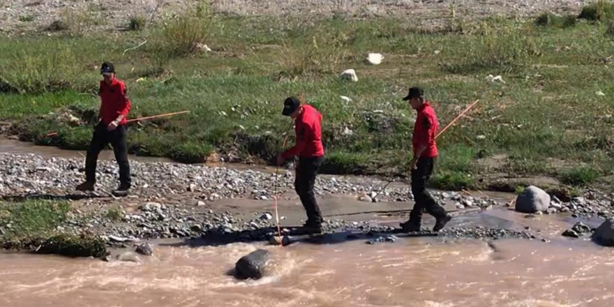 Sarıkamış'ta kayıp 3 yaşındaki Nurcan’ı arama çalışmalarına devam ediliyor 