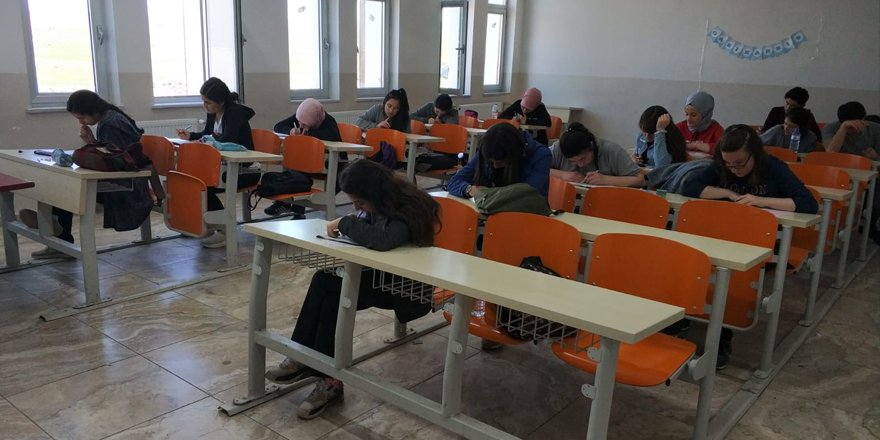 Kars’ta üniversiteye hazırlık deneme sınavı yapıldı