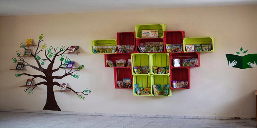 Kars’ta üniversite öğrencilerinden köy okuluna kütüphane 