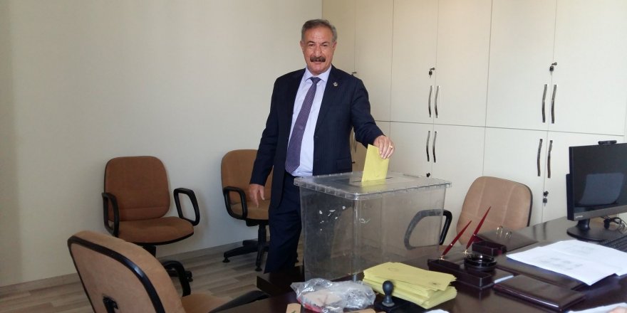 SMMM Bölge Odası Başkanı Turgut Güzey, Güven Tazeledi