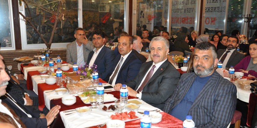 Kars’ta AK Parti’nin iftar yemeği yoğun ilgi gördü 