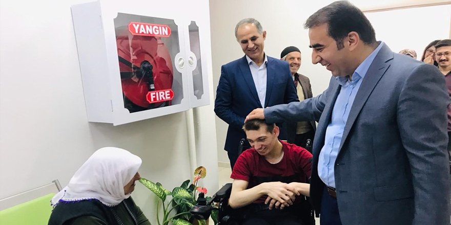 Bayram öncesi engellilerin tekerlekli sandalye sevinci