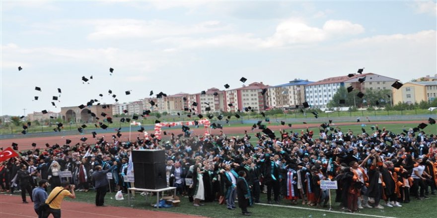 KAÜ’den 2 bin 800 öğrenci mezun oldu