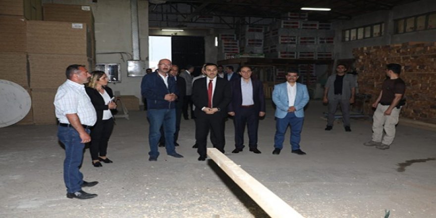 Vali Türker Öksüz, OSB’de üretim tesislerini inceledi