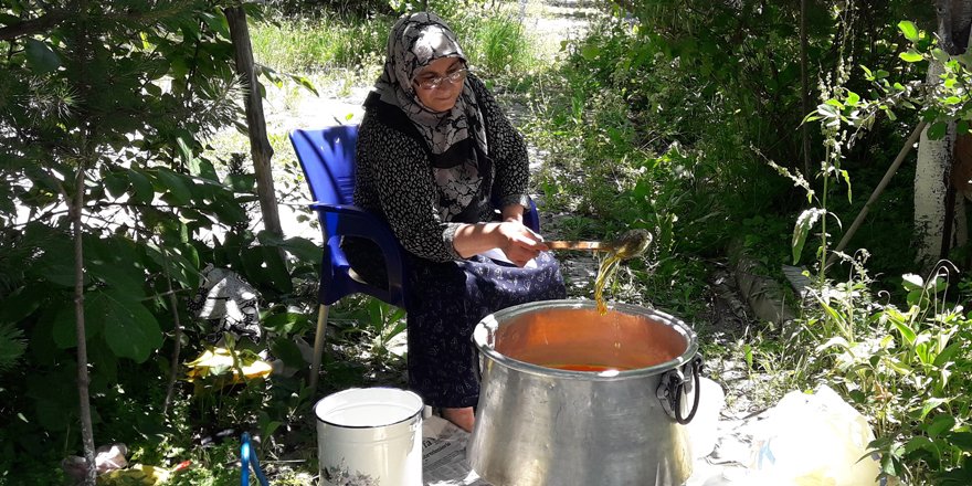 Karslı kadınların kış hazırlığı başladı