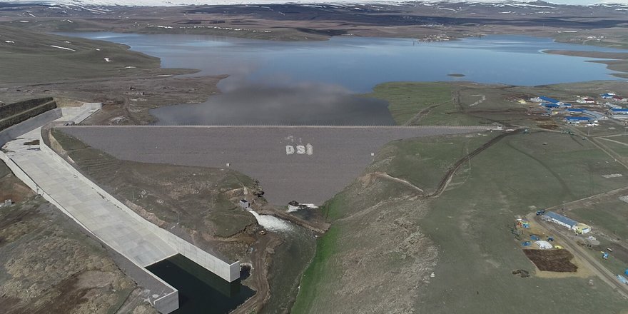 Kars Barajının su seviyesi kademeli olarak düşürülüyor