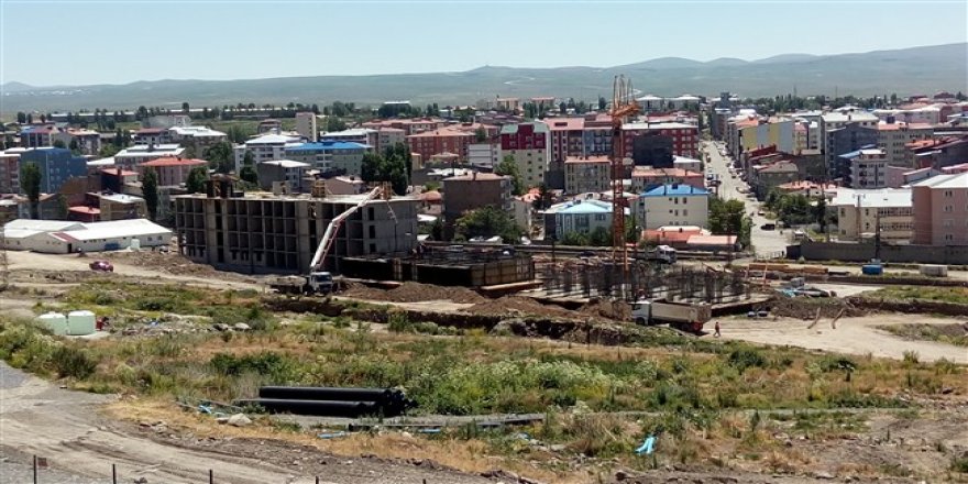 Kars’ta TOKİ konutları yükseliyor