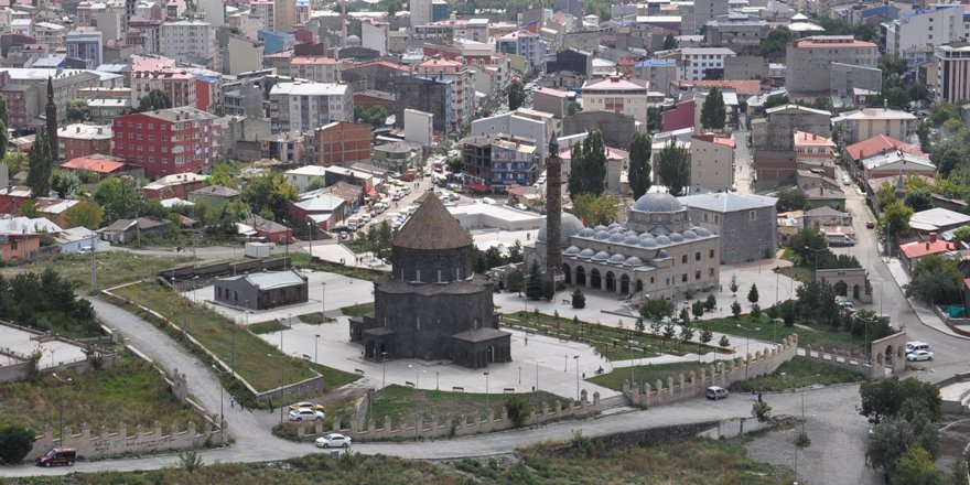 Kars’ta 5 mülki idare amirinin görev yeri değişti