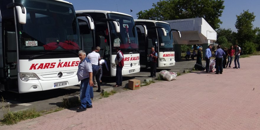 Kars Şehirlerarası Otobüs Terminalinde bayram dönüşü yoğunluğu